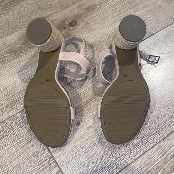 Bar III block heel size 8.5 - Picture 3 of 3